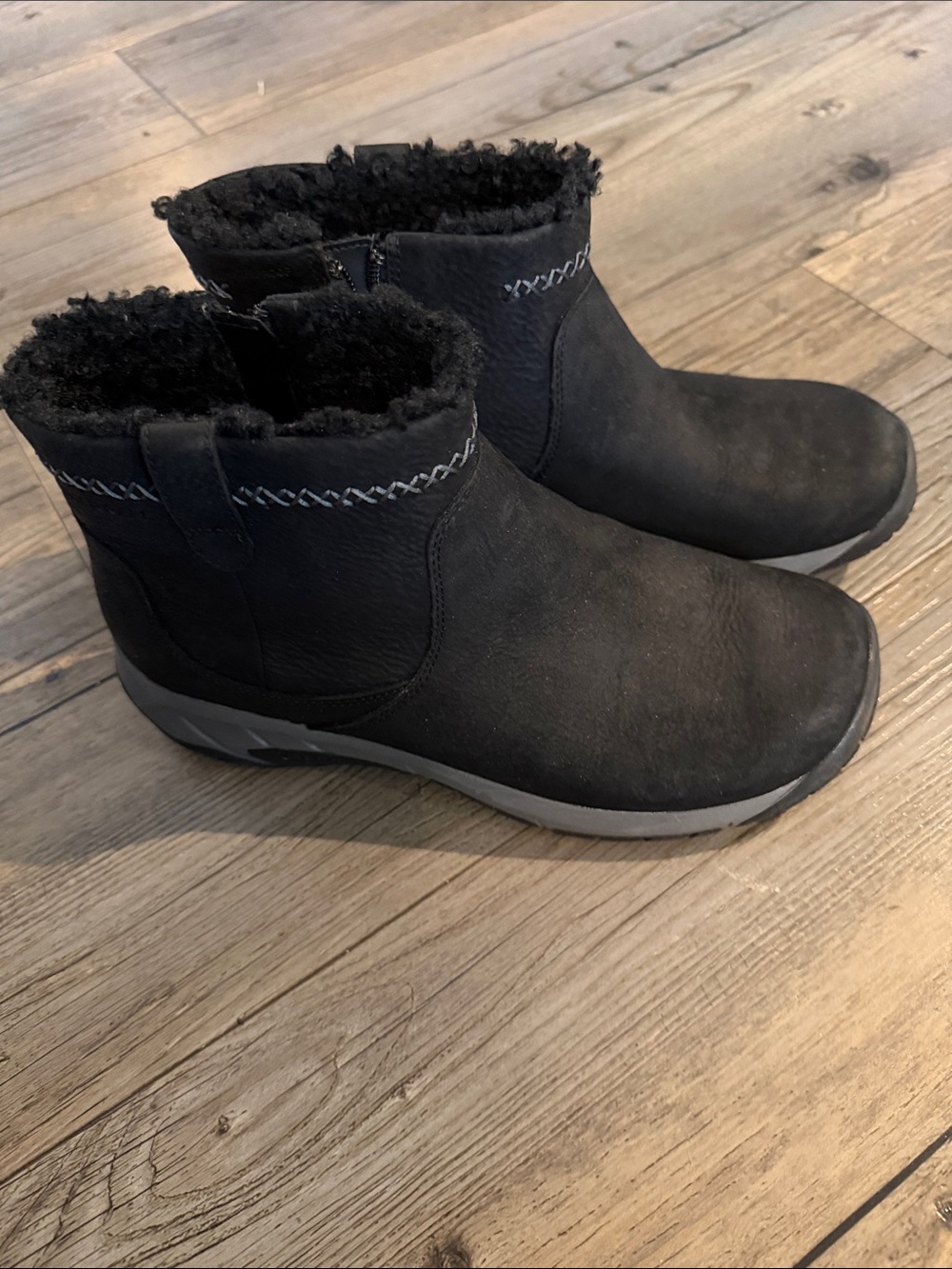 Merrell Black Short Fleece-Lined Ankle Boots